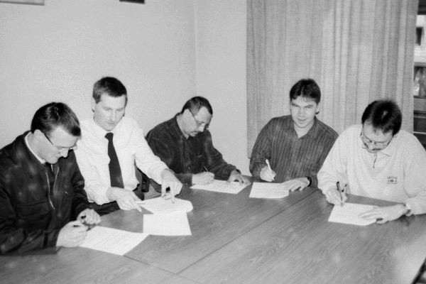 Vertragsunterzeichnung am 20. März 1999 in Heusenstamm (Kreis Offenbach)